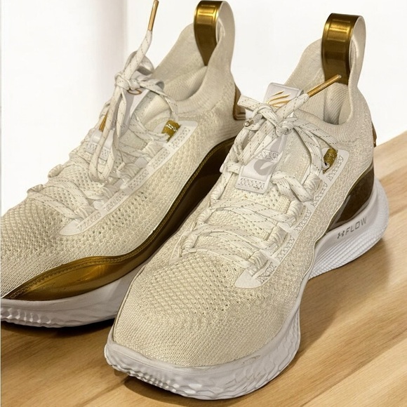 Under Armour Other - Curry Flow Under Armour Gold Blooded size 7 men